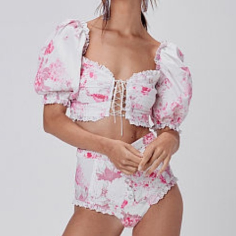 For love and lemons floral top